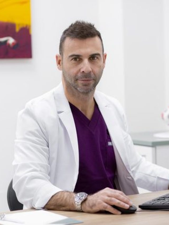 Consulta del Doctor Álvaro de Casas para operación de cataratas en Murcia
