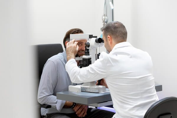 consulta en Murcia para operación de miopía con el Dr. Álvaro de Casas