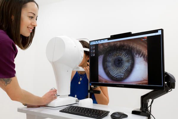 cita para consulta de oftalmología para operación de miopía en Murcia